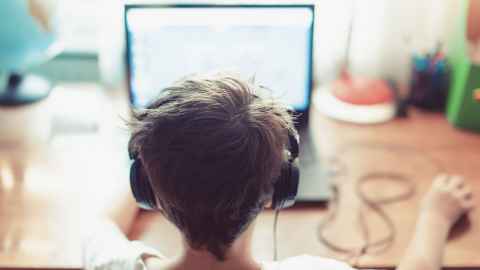 Kid online wearing headphones.