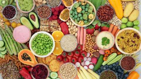  A display of various fruits, vegetables, grains, legumes and crackers