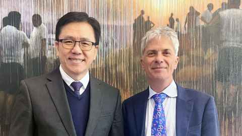 Professor Frank Bloomfield ONZM with Professor Dong Sun, Hong Kong Secretary for Innovation, Technology and Industry (SITI)