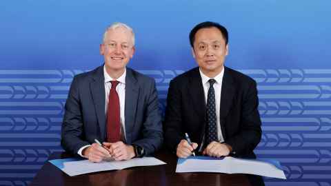 Dr Erik Lithander, Deputy Vice-Chancellor Strategic Engagement and Professor Wei Lu, Vice President of Wuhan University signing a memorandum of understanding