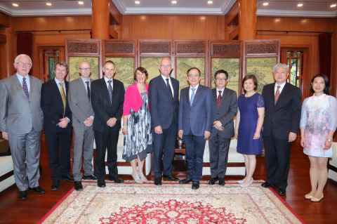 President Lin Jianhua of Peking University meets with members of New Zealand universities delegation.