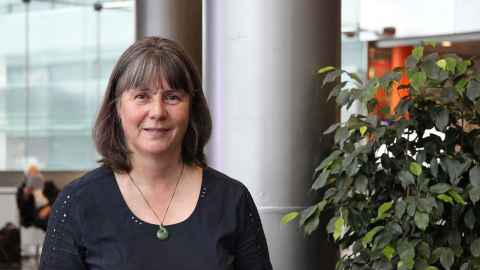 Dr Lesley Gardner