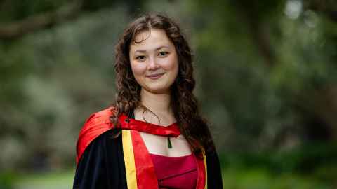 Photo of  Zoé Schelp in her doctoral regalia. 