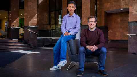 Photo of Professors Peng Du and Geoff Willmott.