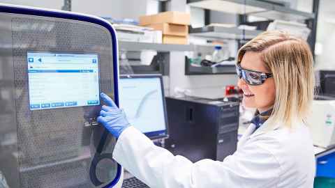 Scientists using equipment in the Liggins Institute analytical lab