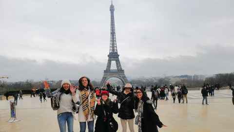  Jean Yang, Isabel Kelly, Celia Brownlee, Jodie Llewellyn and Isabelle Kwek with the Eiffel tower in the background