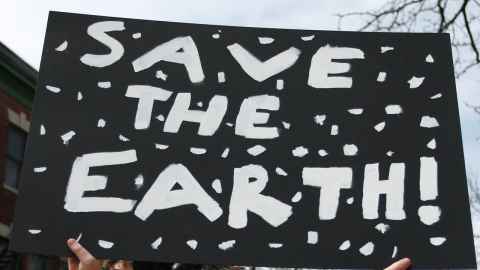 Sign saying "Save the Earth!"