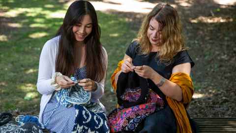 Mei Gillespie and her 2020 English tutor Agnieszka Zabicka knitting together. 