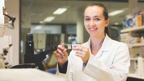 Dr Helen Murray in the lab.