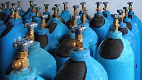 The image shows rowns of medical oxygen tanks: Storing oxygen can be expensive and dangerous if you don’t have good systems. Photo: iStock