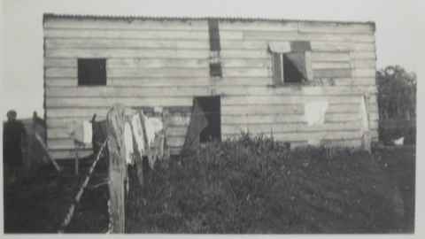 Pukekohe Hill housing for at least 3 adults and 3 children. Photographs of Pukekohe Maori housing taken during the 1929 Parliamentary Committee of Enquiry into the Employment of Maori in Market Gardens