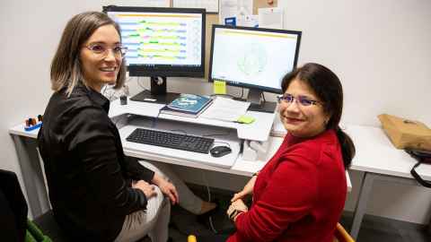 Dr Rebecca Meiring and PhD student Ruhi Bajaj.
