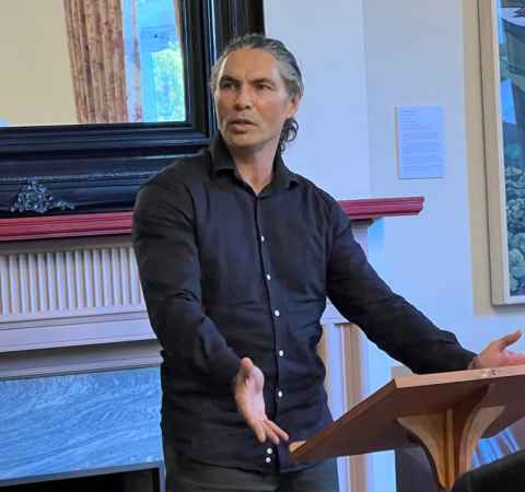 Dr Brett Graham, an ex-student of Don and former lecturer at Auckland, gave the mihi at the book launch. 