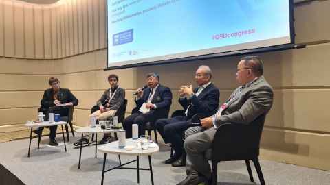 Professor Julie (JR) Rowland, Deputy Dean of Science and doctoral candidate Gaël Gendron take part in a panel discussion.
