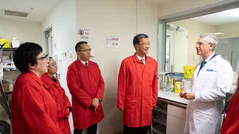 China's Education Minister Dr Huai Jinpeng (2nd from right) with Professor Rod Dunbar, Maurice Wilkins Centre.