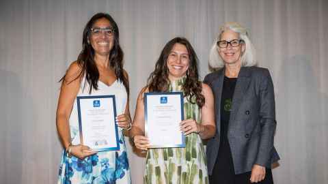 Biological Containment Team, Erica Zarate and Francesca Casu with Vice Chancellor Professor Dawn Freshwater.