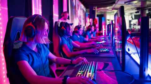 istock esports team