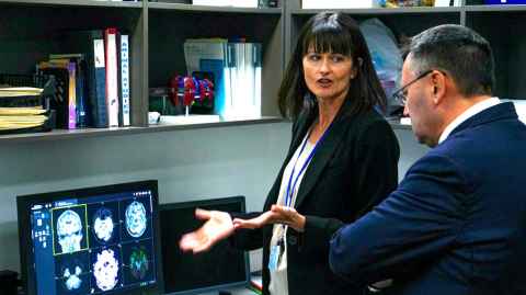 Dr Catherine Morgan talking with the Hon Dr Shane Reti, Minister for Science, Innovation and Technology at the University of Auckland's Grafton campus.
