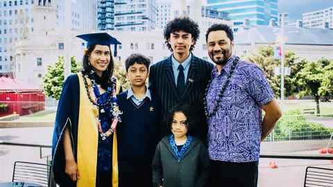 Image of Pepe Afeaki with her family
