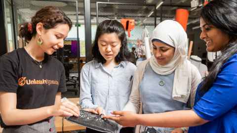 Ariel Dannenbring teaching three students at Unleash Space