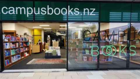 Campus Books has stores in other universities around New Zealand. 