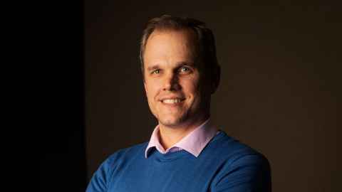 Dr Laird Cameron and Dr Daisy Mak are studying lung cancer in patients who have never smoked.