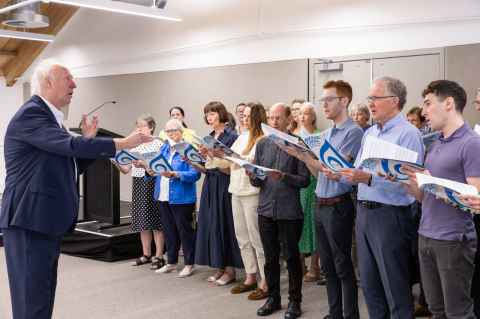 Emeritus Professor Uwe Grodd led the Auckland Choral Society.