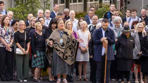 Kaikaranga Darlene Cameron led the karanga.