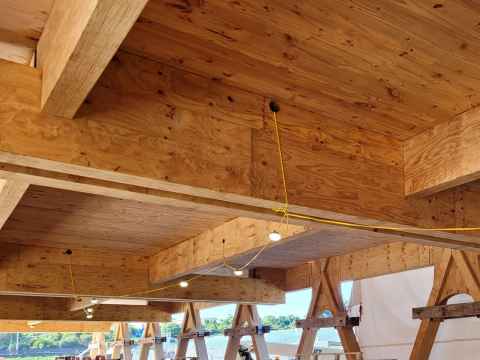 Cross laminted timber