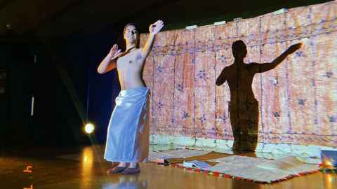 Image of Iatua Felagai Taito performing