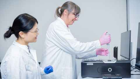 Oxford Nanopore sequencing technology at the Liggins Institute, University of Auckland; Hui Hui Phua (senior technologist) and Polona Le Quesne Stabej.