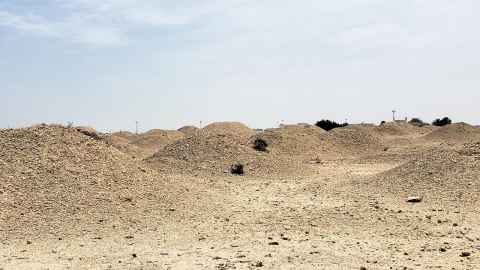 A burial mound field at Madinat Hamad 1 (Hamad Town). Photo: Caitlin Smith