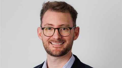 Simon Randall headshot