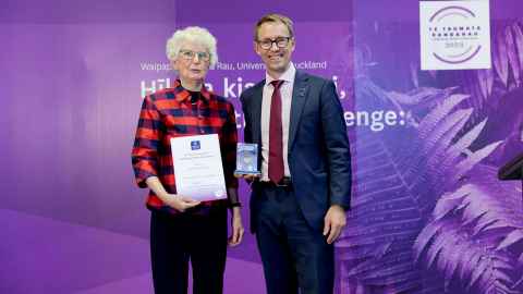 Professor Caroline Crowther in 2023 with Sir Ashley Bloomfield.