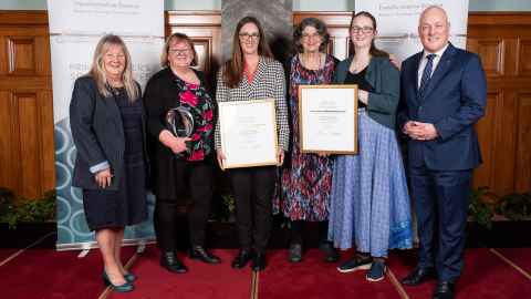 Hon Penny Simmonds, Minister of Science, Innovation and Technology,  Professor Laura Bennet, Associate Professor Joanne Davidson, Professor Gunn's wife Dr Diana Rabone and eldest daughter Dr Eleanor Gunn, and Prime Minister Chris Luxon