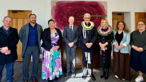 Signing of MoU, leaders from SPC and UoA