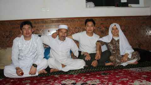 Maqsood Rezayee with his parents, Adila and Abdullah Rezaie, in Afghanistan.