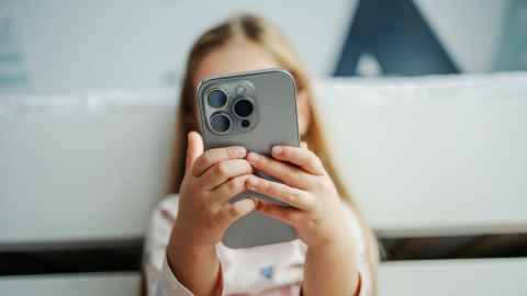 Children can be taught skills that help them tell truth from lies on the internet. Photo: GettyImages.