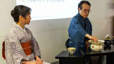 Mr Minoya and Mrs Masae Ito, Chair of the Wellington Sakai Association, who flew up from Wellington especially for the event.