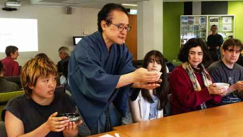 Suguru Minoya and ceremony participants tasting the tea: Photo: William Chea