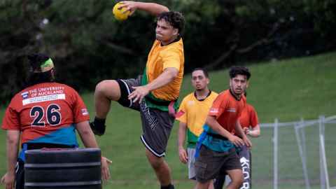 students playing ki-o-rahi