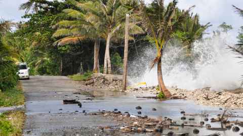 High tides disrupting roads in Kosrae. Credit: Doug Ramsay, ESNZ.