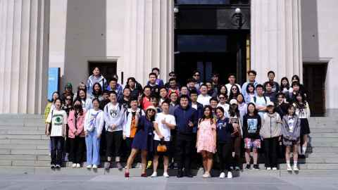 TNE science group photo outside Auckland Museum