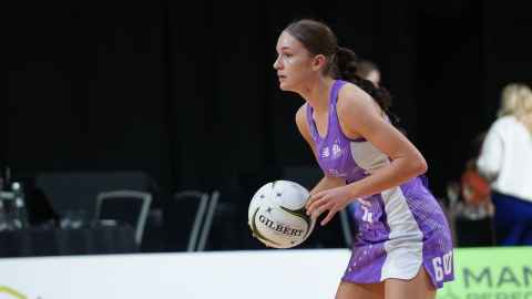 Charlie Lindsay playing netball