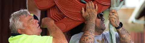 Master carver Arekatera (Katz) Maihi, Ngāti Whātua Ōrākei and Ngāpuhi (right), with Keith Walker (left), builder of Tāne-nui-a-rangi in 1987, together positioning the new maihi on Tāne-nui-a-rangi in 2024.