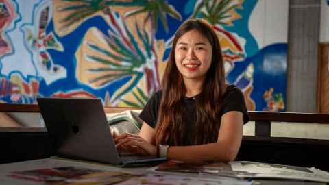 Headshot of Genyuan Shi