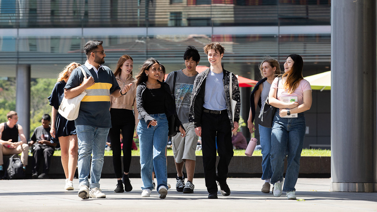 Group of students on a walking tour of the University.